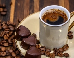 Tác dụng sức khỏe ngạc nhiên của thứ có trong cà phê, trà, chocolate