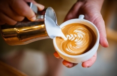 Tác động bất ngờ khi uống cà phê sữa thường xuyên mùa dịch