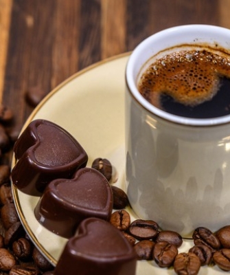 Tác dụng sức khỏe ngạc nhiên của thứ có trong cà phê, trà, chocolate
